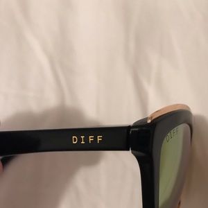 Diff Rose Polarized Sunglasses
